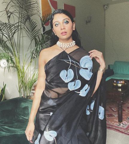 Saree: For a comfortable and sophisticated look pick a lightweight, handwoven saree and wear one piece of statement jewellery to finish the look. Just like Dolly Singh shows.